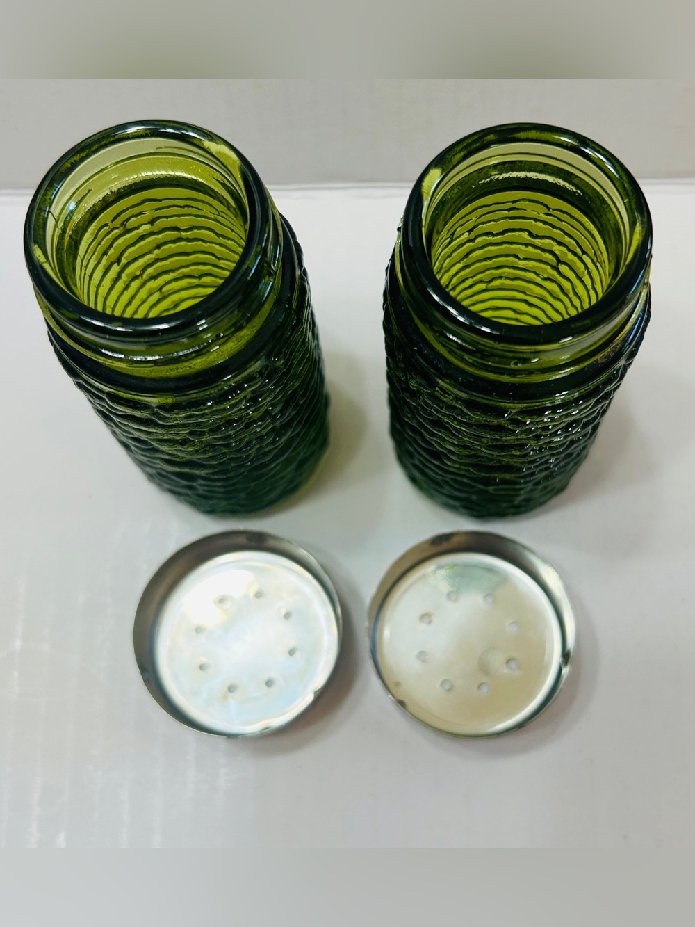 Vintage Anchor Hocking salt & pepper shakers in avocado green. - Picture 4 of 5